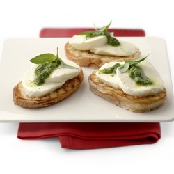 Hvidløgsciabatta Med Mozzarella Og Frisk Pesto | Philips